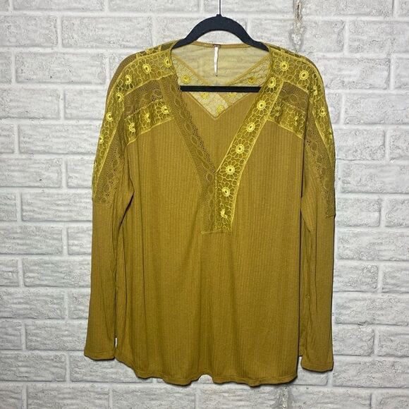 NWT MSRP $78 Free People Lola Lace Trim V-Neck Top Women's Size Large - Picture 5 of 10
